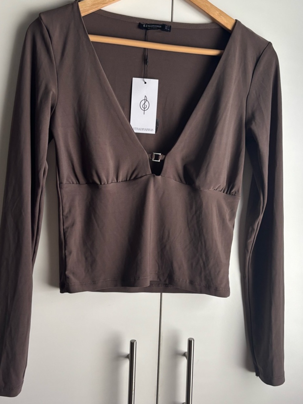stradivarius Brown Long-Sleeve V-Neck Crop Top with Front Clasp